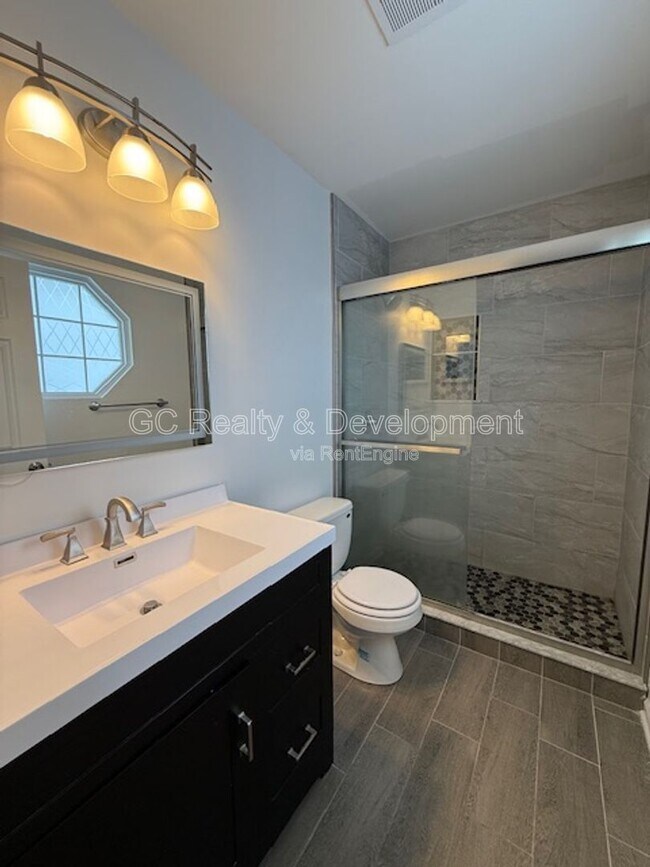 Building Photo - 885 Chelsea Ct