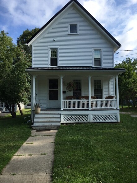 Building Photo - 17 Oak St