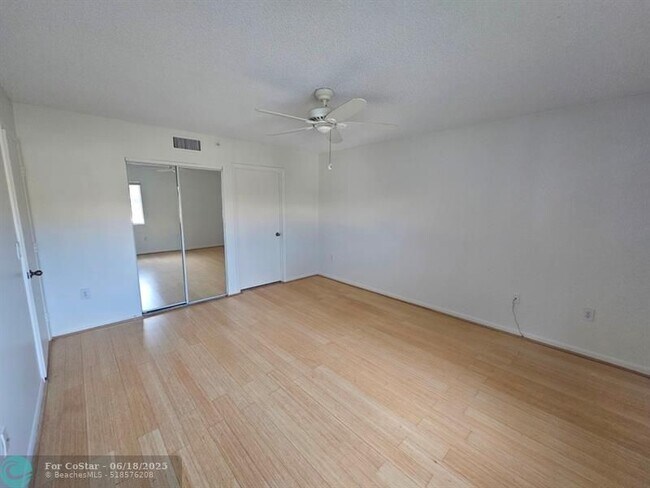 Building Photo - 9537 Weldon Cir