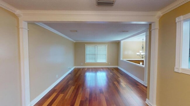 Building Photo - 110 Oakland Dr