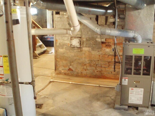 Building Photo - 636 Huffman St