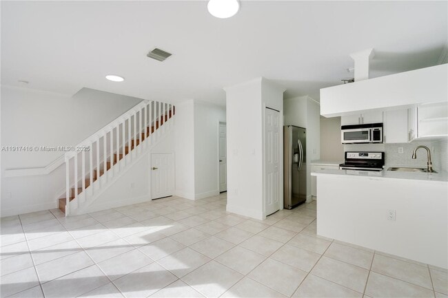 Building Photo - 9481 SW 78th Ave