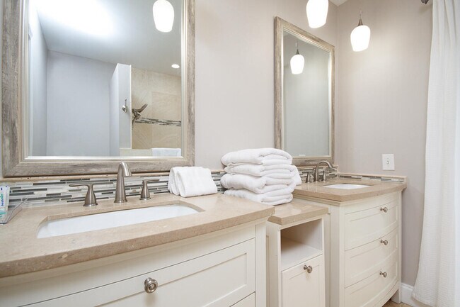 Building Photo - 7460 San Clemente Pl