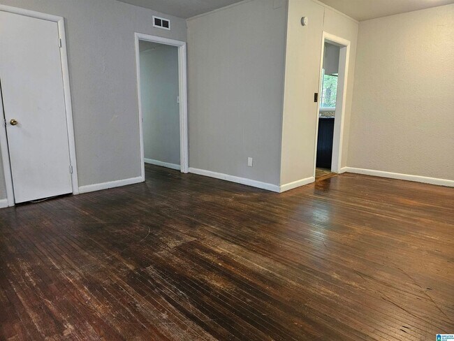 Building Photo - 433 Wedgeworth Rd