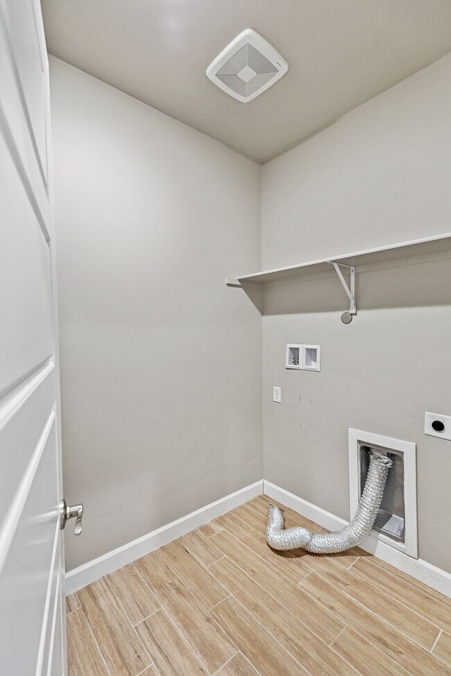 Building Photo - Newer Construction Home located in Mesa Village