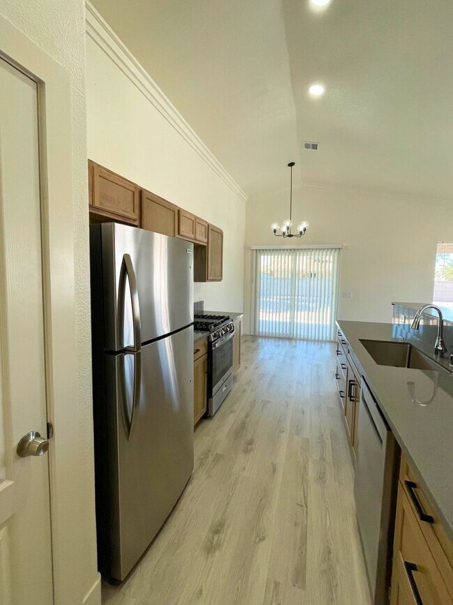 Building Photo - NEWLY RENOVATED 3BD/2BA SINGLE FAMILY HOME IN NORTH LAS VEGAS!