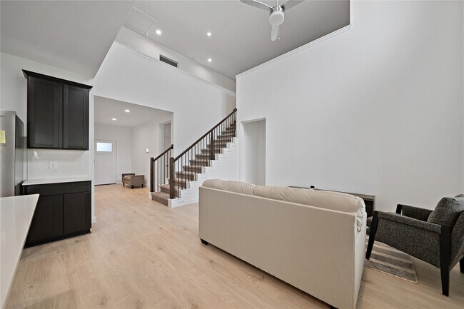 Building Photo - 3815 Pierce Pl Ln