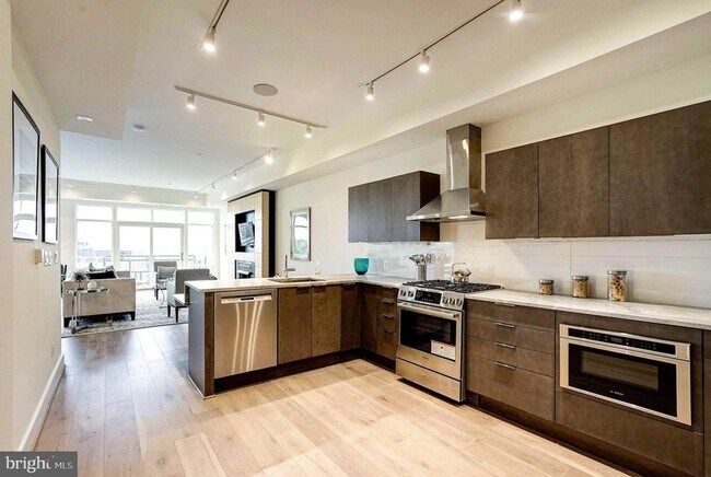 Building Photo - 1468 Belmont St NW