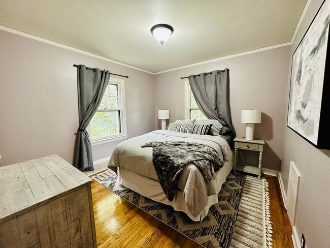 Building Photo - {8100} Picture Perfect Leawood Cottage + C...