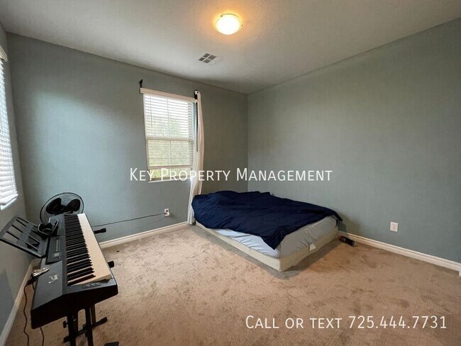 Building Photo - SPACIOUS AND UPGRADED 4 BEDROOM HOME NEAR ...