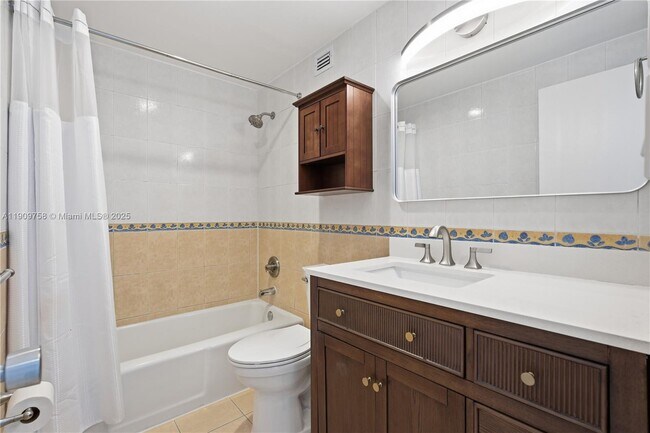 Building Photo - 400 Kings Point Dr