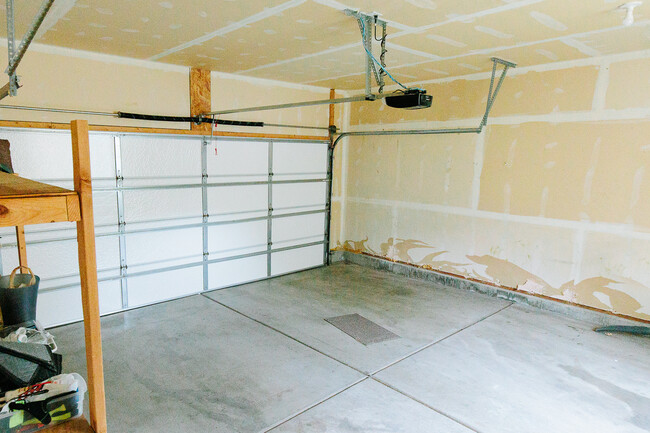 Building Photo - 3971 E Golden Eagle Rd
