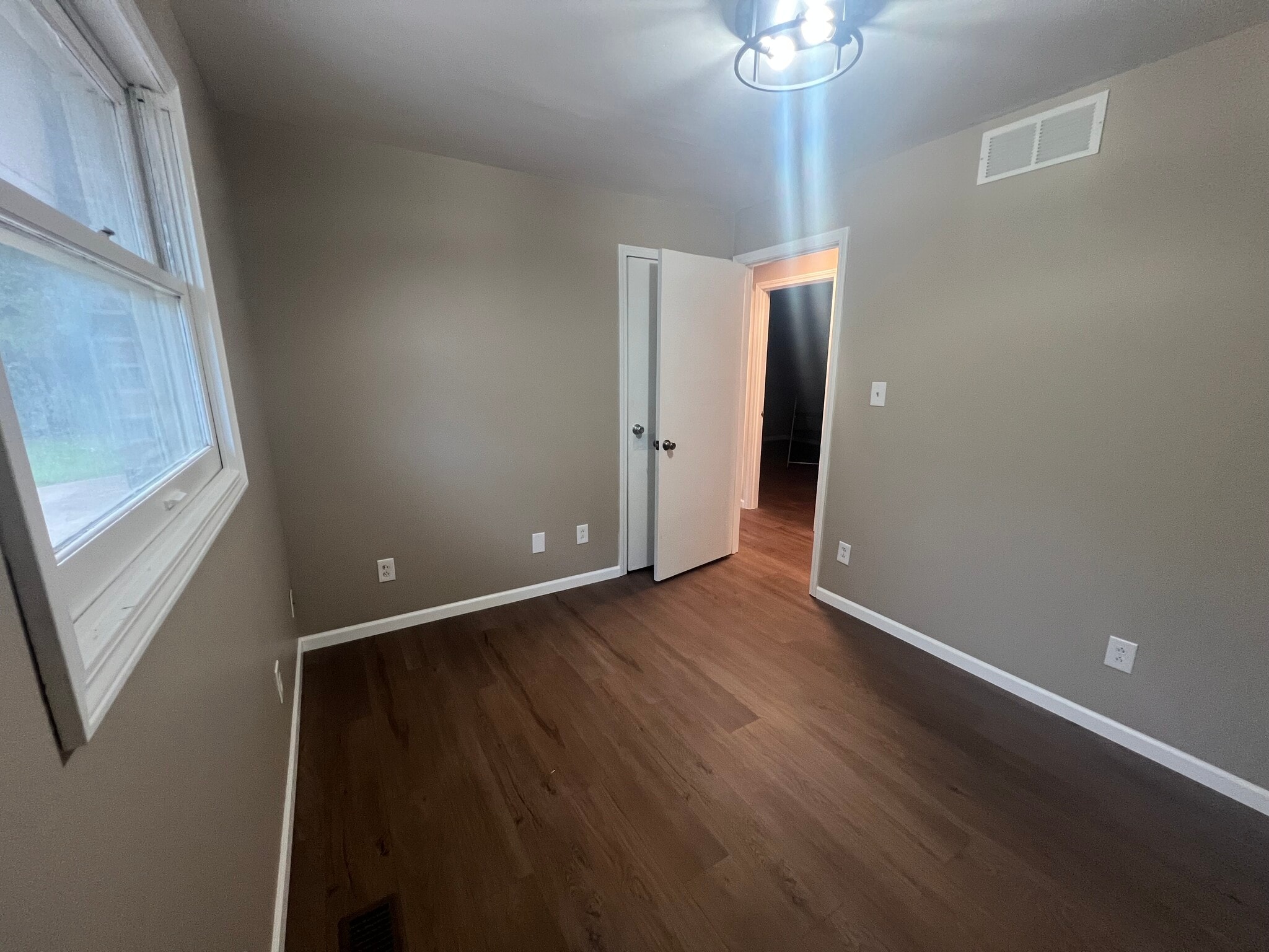 Building Photo - 3026 Hogan Dr