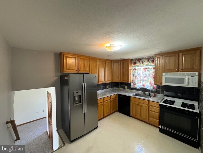 Building Photo - 172 Chapel Dr