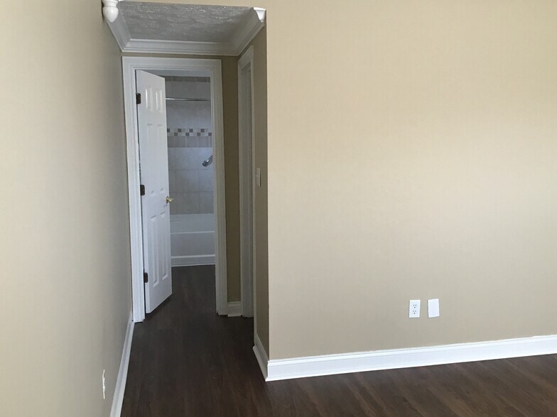 Building Photo - 6707 Wimbledon Dr