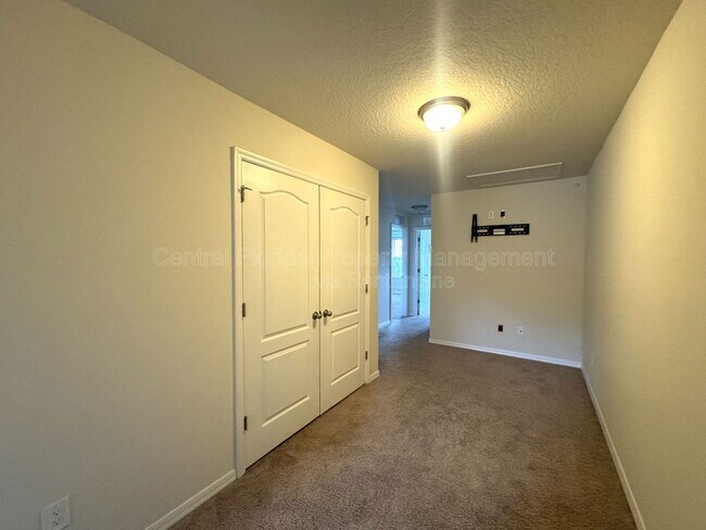 Building Photo - 590 Prospect Point