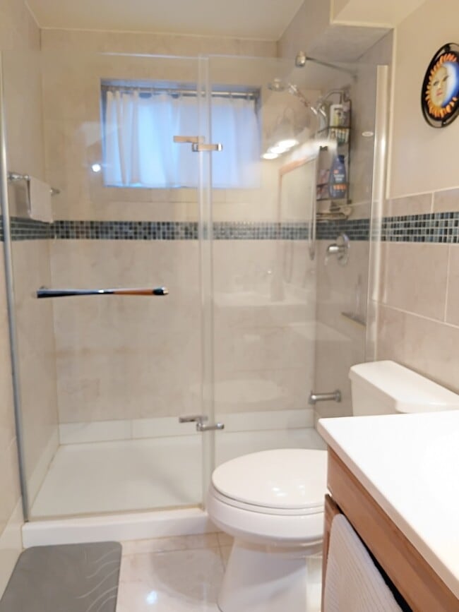 Building Photo - 226 Fernwood Ln