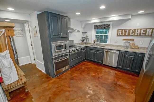 Building Photo - 4176 Vincennes Pl