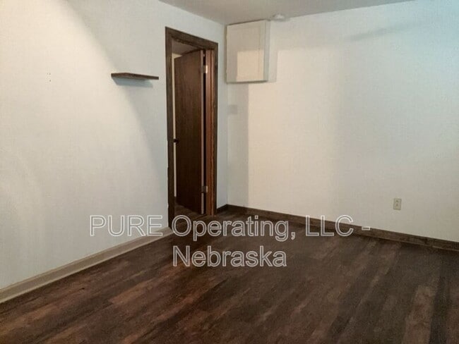 Building Photo - 105 N Elm St