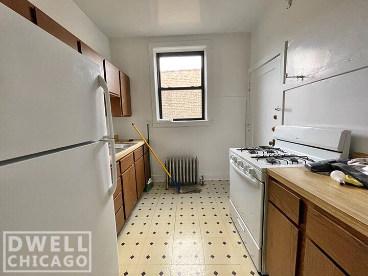 Building Photo - 2414 N Sawyer Ave