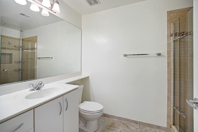 Building Photo - Logan Circle! //Professionally Managed & Recently Renovated // Studio  // Open Floor-Plan in a Mo...