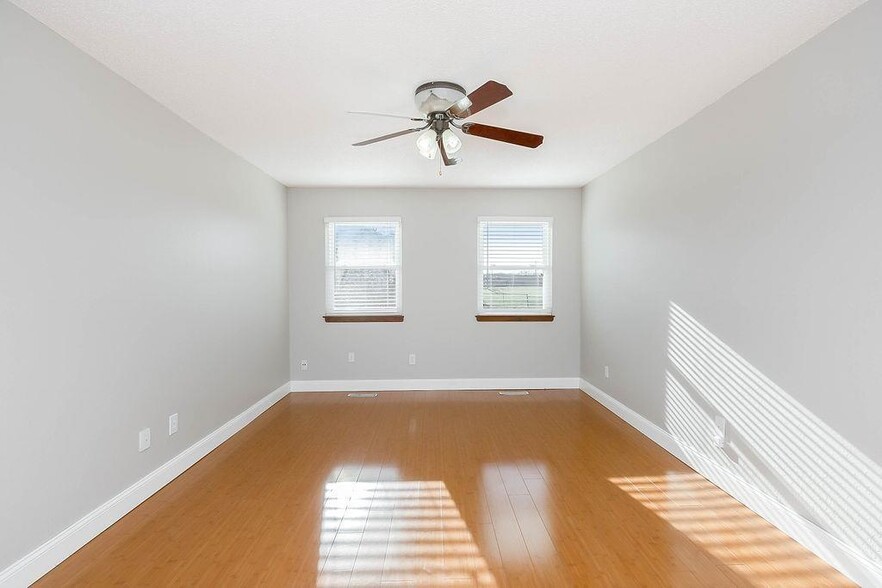 Building Photo - 1425 Martway Cir