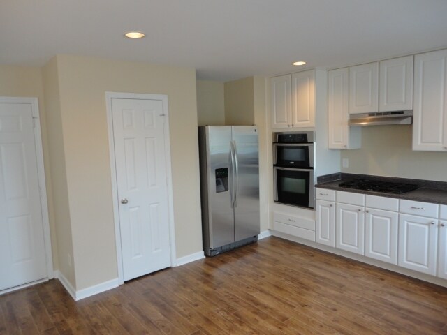 Building Photo - 204 Edgecroft Way