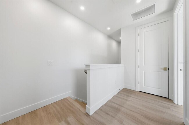 Building Photo - 1605 Bryn Mawr St
