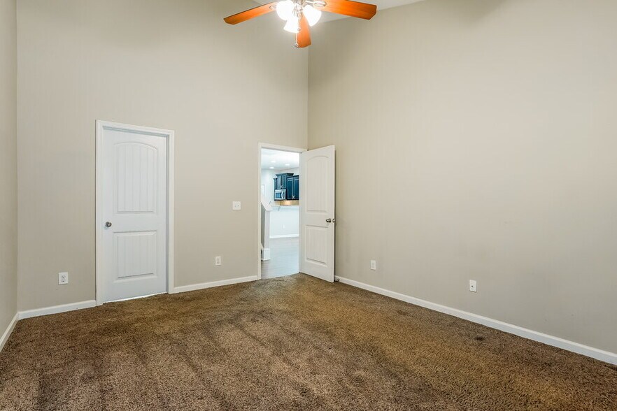 Building Photo - 636 Smith Ridge Way