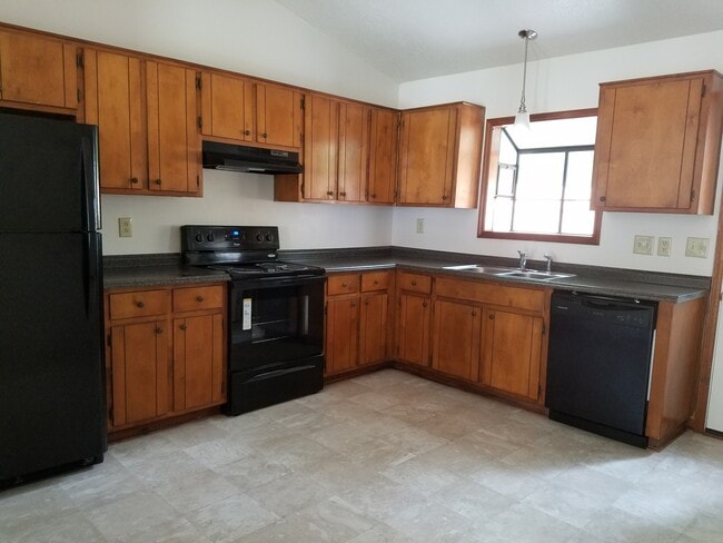 Building Photo - Right in the middle of the city!!!