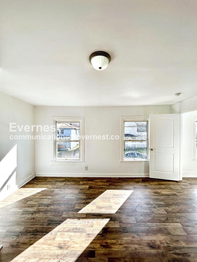 Building Photo - 709 Cameron St