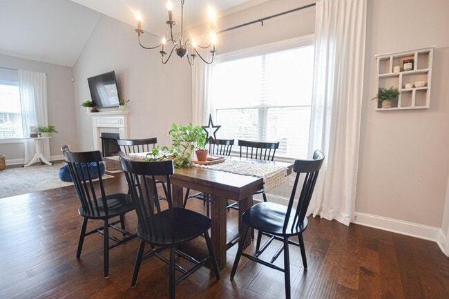 Building Photo - Pet Friendly Three Bedroom!