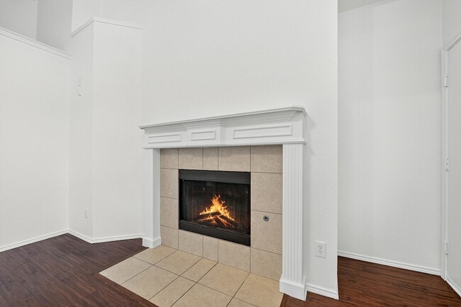 Building Photo - 1006 Hidden Creek Dr