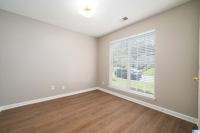 Building Photo - 132 King James Ct
