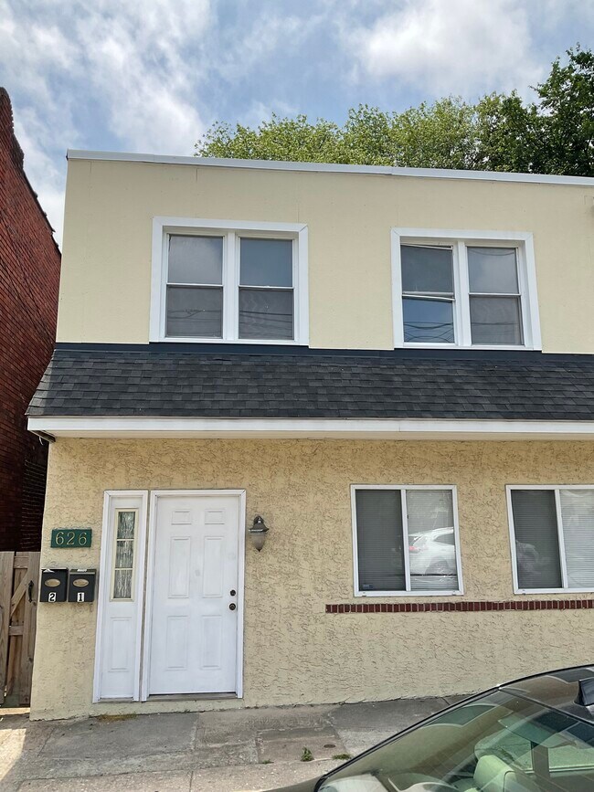 Building Photo - 626 W Airy St