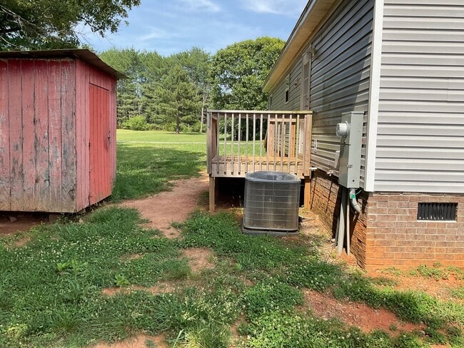 Building Photo - Cute Doublewide Home For Rent In West Lincoln County