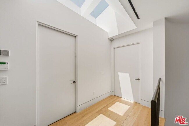 Building Photo - 9206 Monte Mar Dr