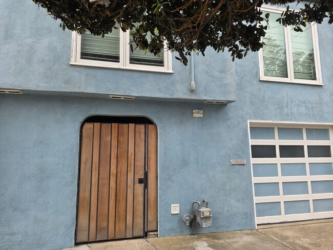 Primary Photo - Remodeled Home 2 Blocks from Ocean Beach