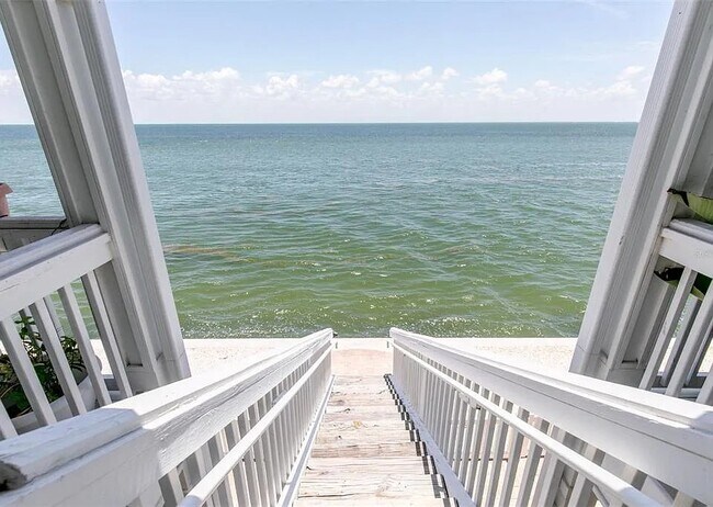 Building Photo - 5118 Coquina Key Dr SE