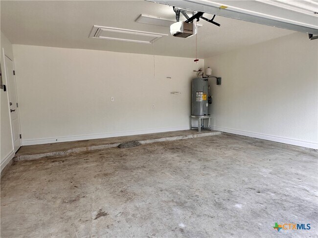 Building Photo - 2017 Ridge View Dr