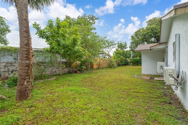 Building Photo - 645 NW 15th Ave