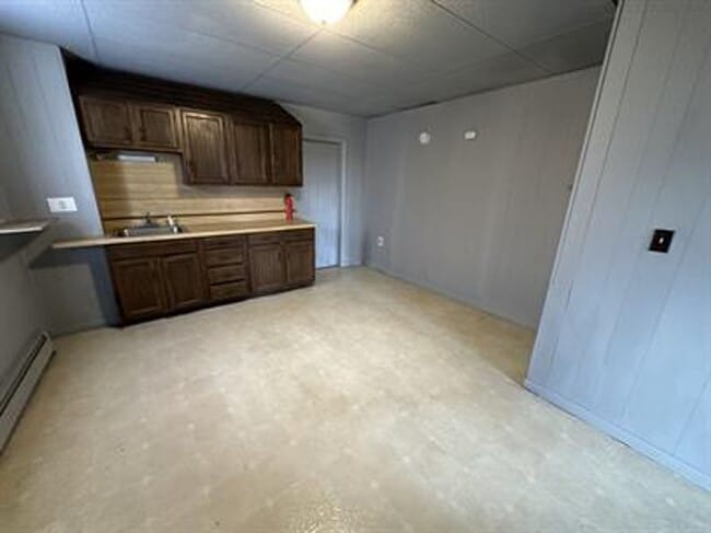 Building Photo - AVAILABLE FOR SHOWING NOW!!! 2BR/1BA  W/ Laundry Hook-Up!