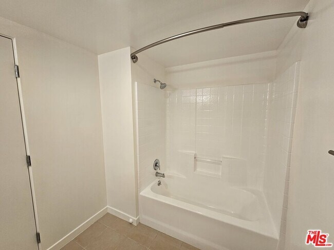 Building Photo - 1617 Broadway