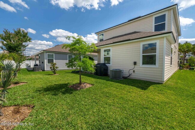 Building Photo - 121 Thistleton Wy