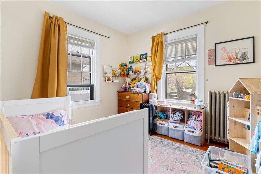 Building Photo - 183 Narragansett St