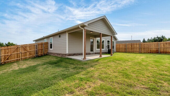 Building Photo - 3 Bed | 2 Bath in Owasso!
