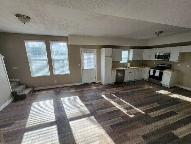 Building Photo - 307 E Washington St