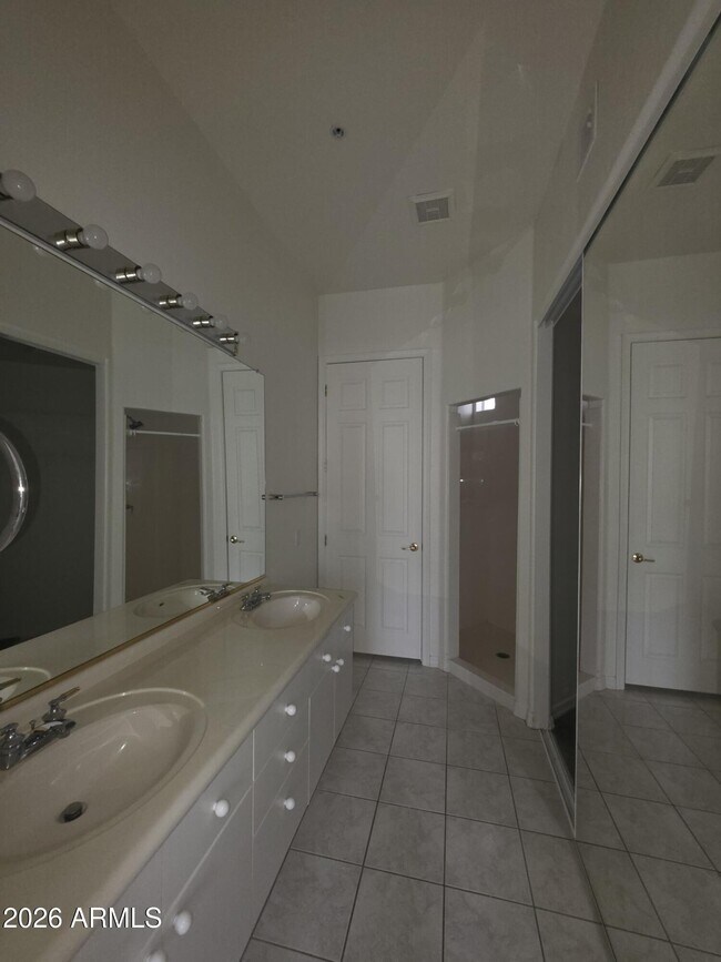 Building Photo - 3800 S Cantabria Cir