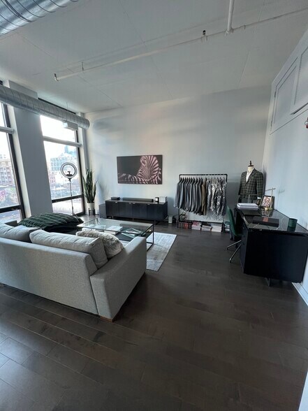 Building Photo - 740 W Fulton St