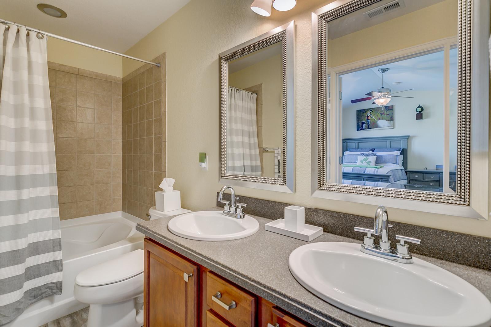 Building Photo - 1033 Burning Bush Pt